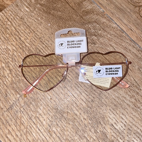 NWT Planet Earth Eyewear Rose Gold/Pink Heart Shaped Sunglasses - Picture 1 of 16